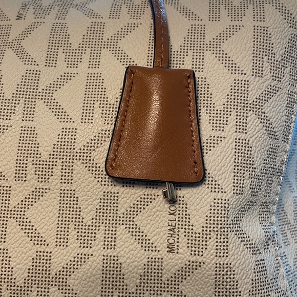 Michael Kors satchel bag. Never used. In excellent condition! - Picture 2 of 12